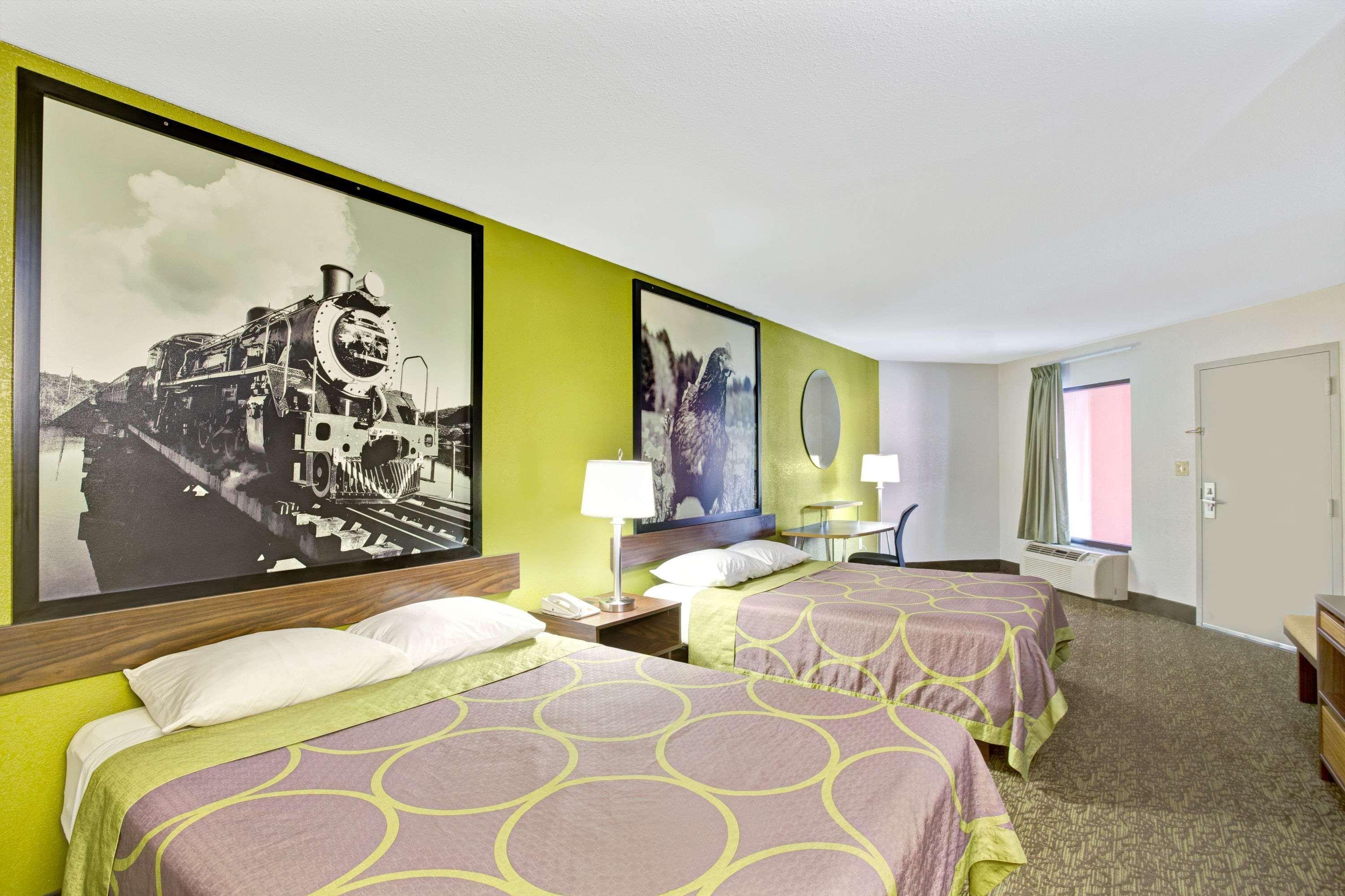Hotel Super 8 By Wyndham 3*