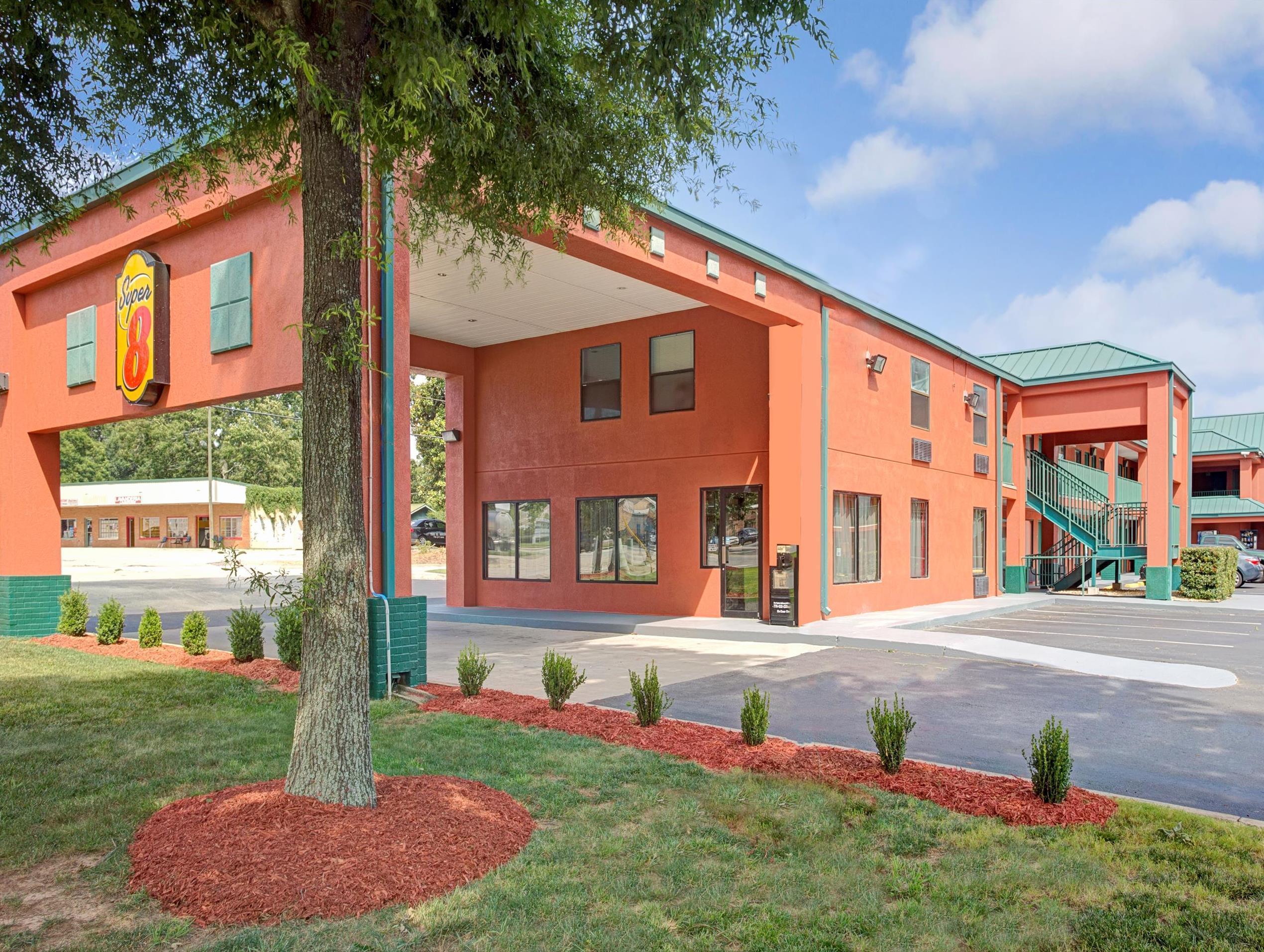 Super 8 By Wyndham Hotel